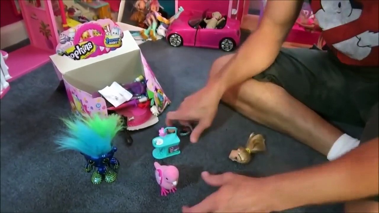 Bad Baby Real Food Fight Victoria vs Annabelle & Freak Daddy Toy Freaks Crying Baby Daddy