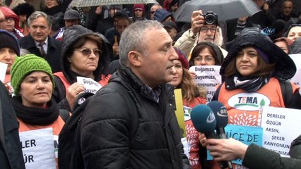 Yağmur altında HES’e karşı insan zinciri oluşturdular