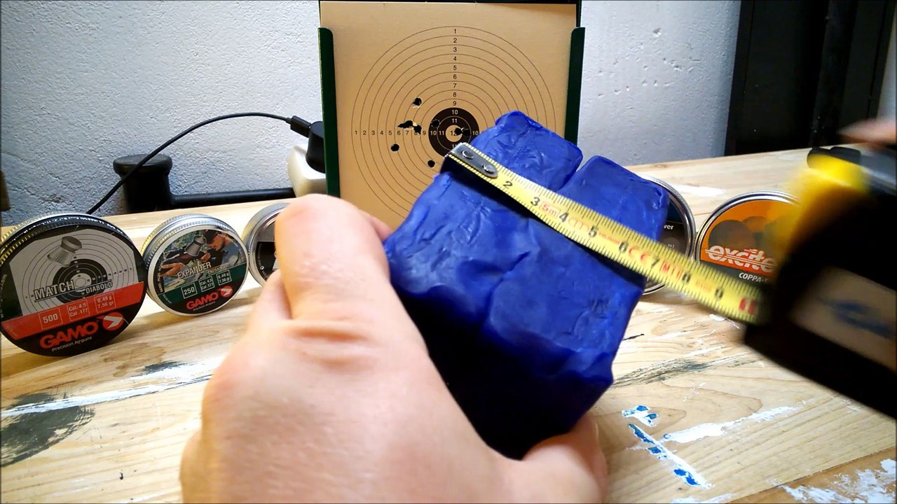 Beschuss der Knete mit der Mercury Mod 25.  4,5mm