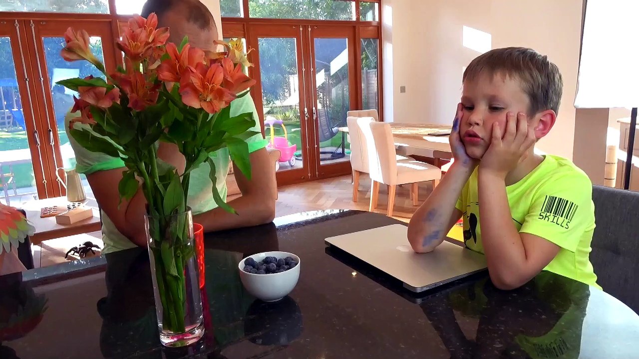Мистер Макс Мисс Катя Prank Bad Kids Crushed CHOCOLATE Много Шоколада Жарим Gummy Какашк...