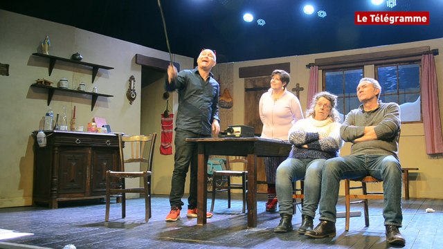 Pont-l'Abbé. Chacun sa croix , la nouvelle pièce de Six pieds sur scène