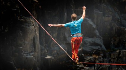 بطل التوازن على الحبل لوكاس إرملر