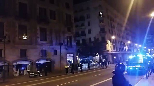 Un potent equip de megafonia rep Felipe VI amb l'himne de Riego quan entrava al Palau de la Música