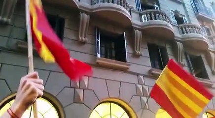 Los tabarneses se han concentrado hoy ante los separatistas para mostrar su apoyo al Rey