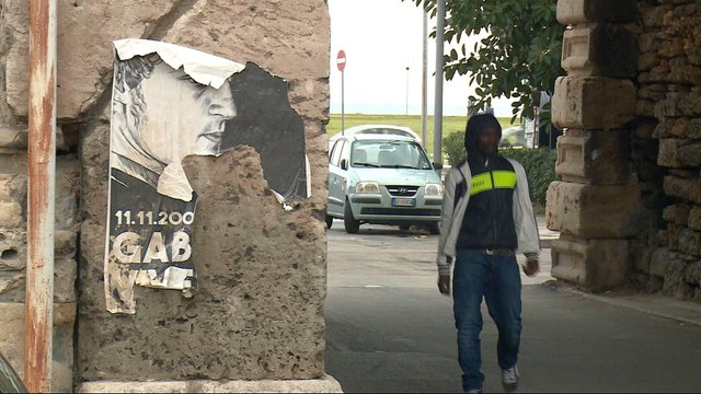 Italy election: Parties use refugee crisis for gains