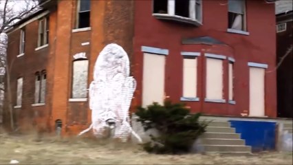 DETROIT'S MOST GHETTO LIQUOR STORE  POLICE ABOUT TO COME