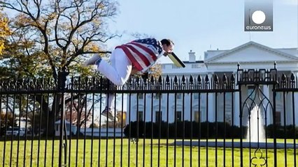 US: man arrested after jumping White House fence