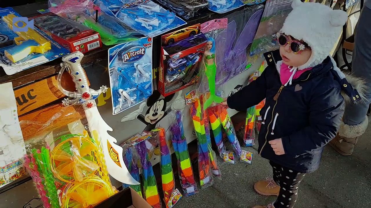 Kids in the park, having fun, Mizn and her litle mermaid