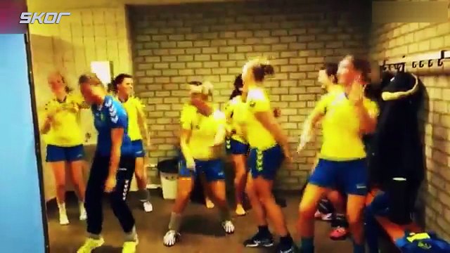 İsveçli hentbolcular soyunma odasında coştu!