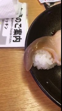 Đoạn clip hot nhất MXH những ngày qua: Món sushi bỗng dưng sống dậy tìm cách tẩu thoát