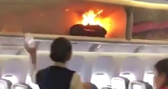 Bagajdaki Şarj Cihazı Patladı, Uçakta Korku Dolu Anlar Yaşandı