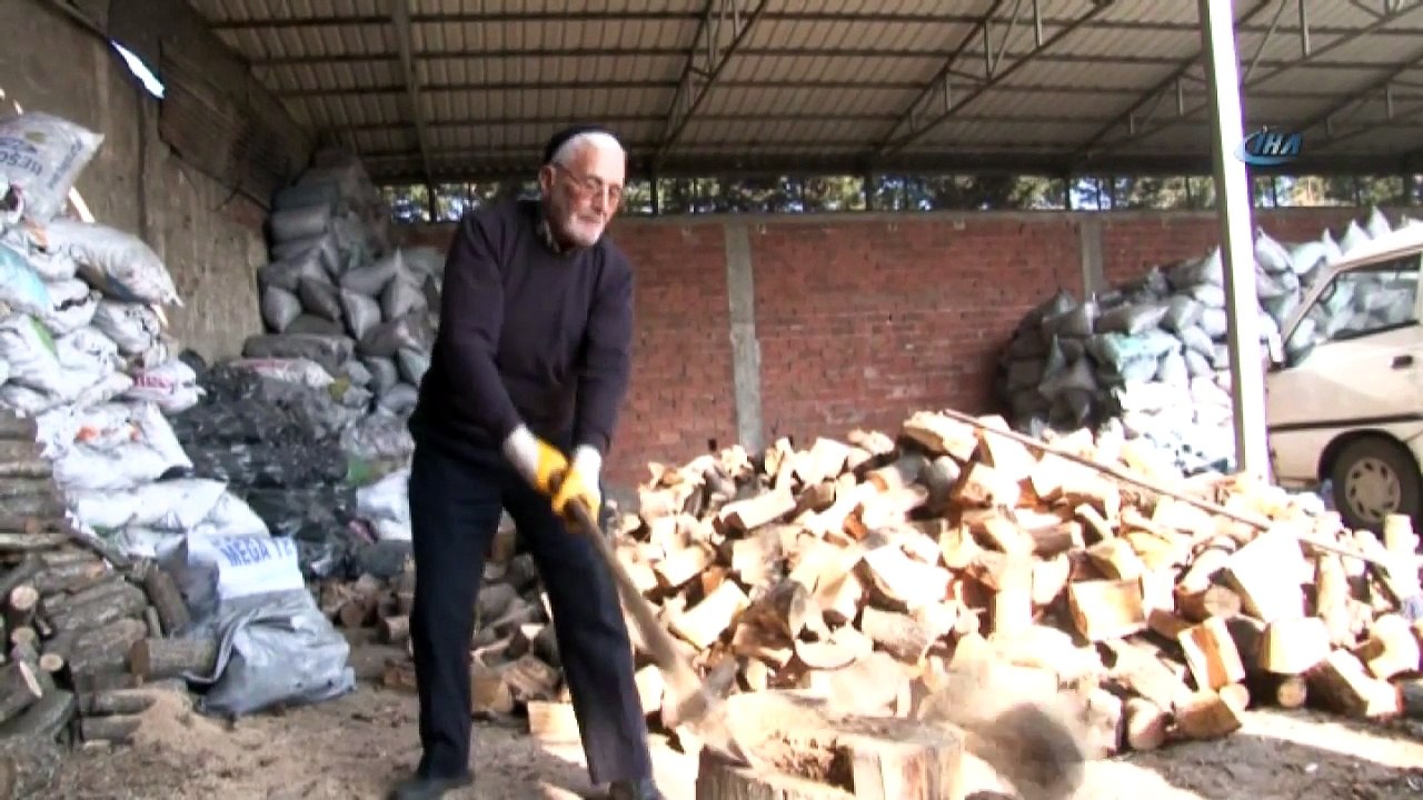 85'lik Herkül, Her Gün 3 Ton Odun Kırıyor