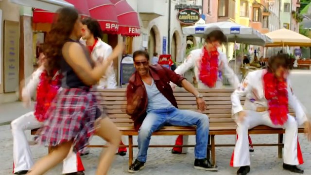 Sonakshi Sinha and Ajay Devgan enjoying