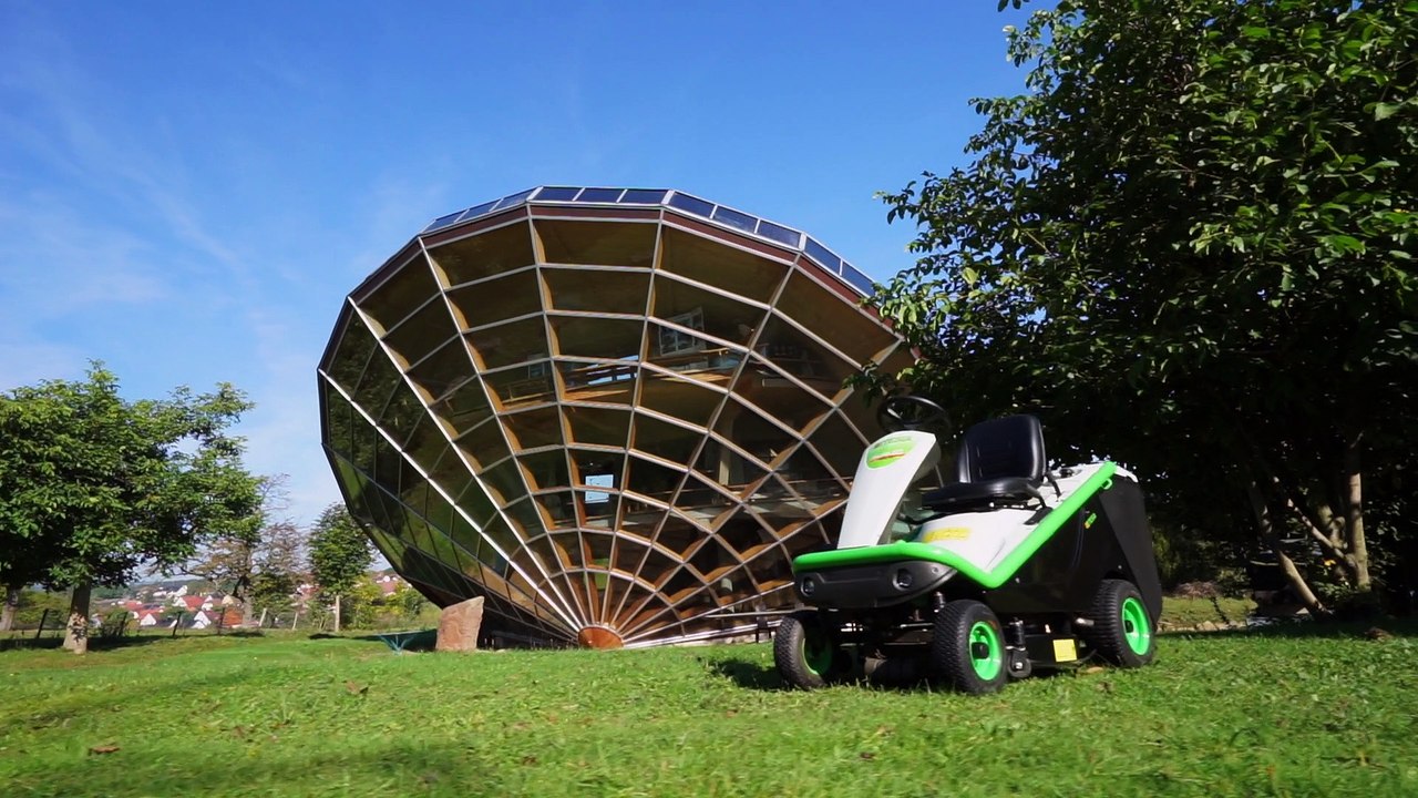 ETESIA première tondeuse autoportée connectée,  l'hydro 80 e-connect