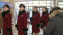북한 응원단, 경의선 육로로 귀환 / YTN
