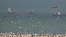 Balıkesir-Bandırma'da Fırtına Seferleri İptal Ettirdi; Bir Yük Gemisi Tehlike Atlattı