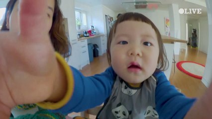 엄마(김나영) 닮아 카메라 좋아하는 최신우 군♡