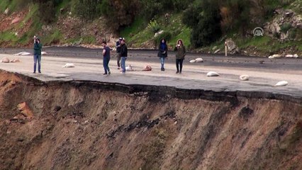 Heyelan nedeniyle yol çöktü - ANTALYA