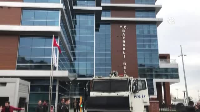 İzmir'de Esnaf Semt Pazarının Kapanmasını Protesto Etti