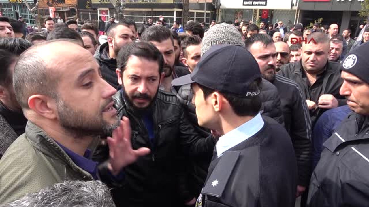 Konya-Tentelerin Yıkılmasını İstemeyen Esnaf, Yol Kapatıp Eylem Yaptı