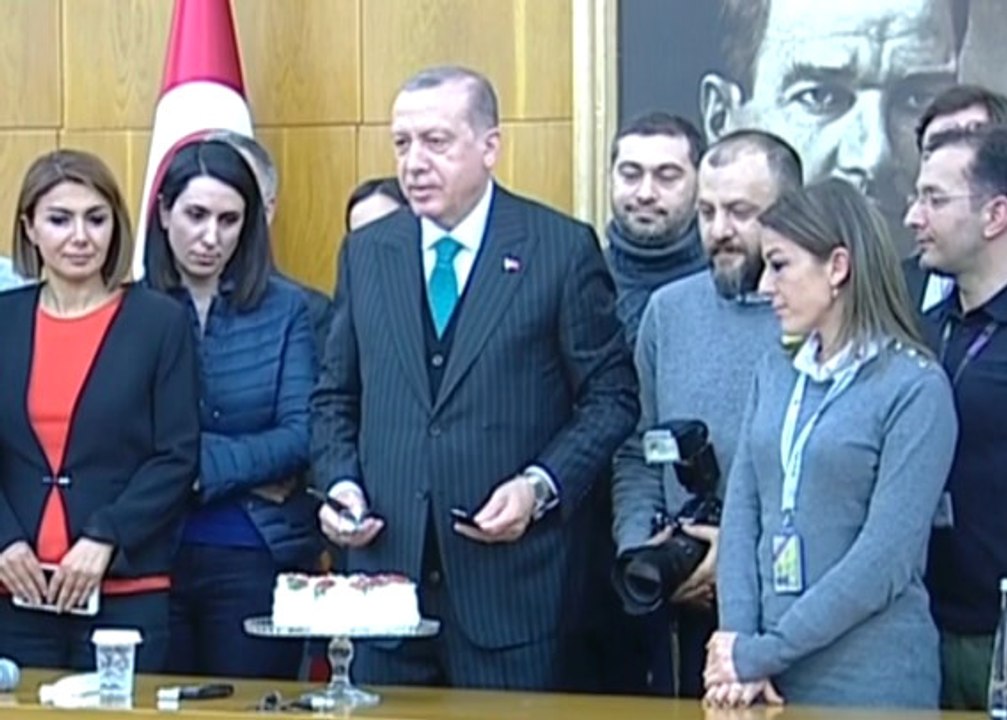 Erdoğan, Doğum Gününü Kutlayan Gazetecilere Torunuyla Arasında Geçen Diyaloğu Anlattı