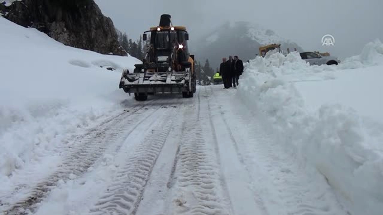 Akseki'de Kardan Kapanan Yayla Yolları Açılıyor