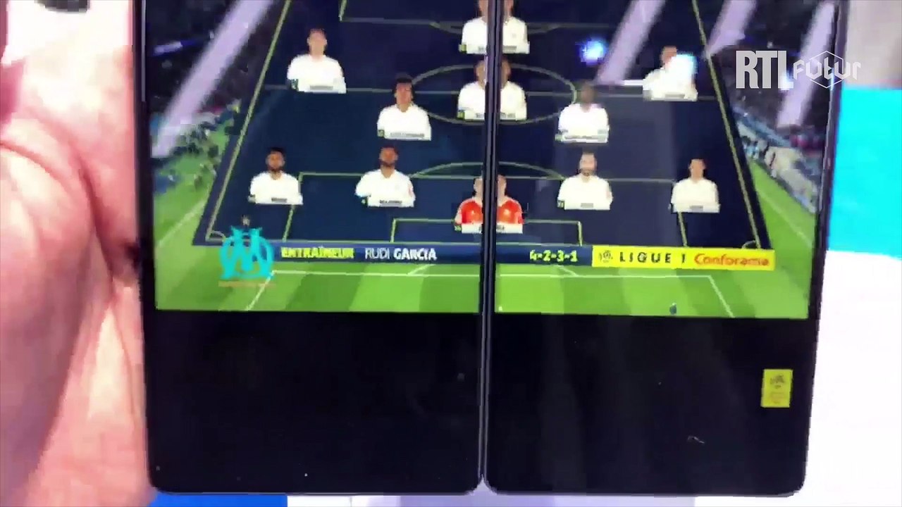 MWC 2018 : ZTE Axon M, un smartphone pliable à double écran