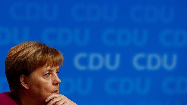 La Cdu di Angela Merkel approva la Grosse Koalition con l'Spd