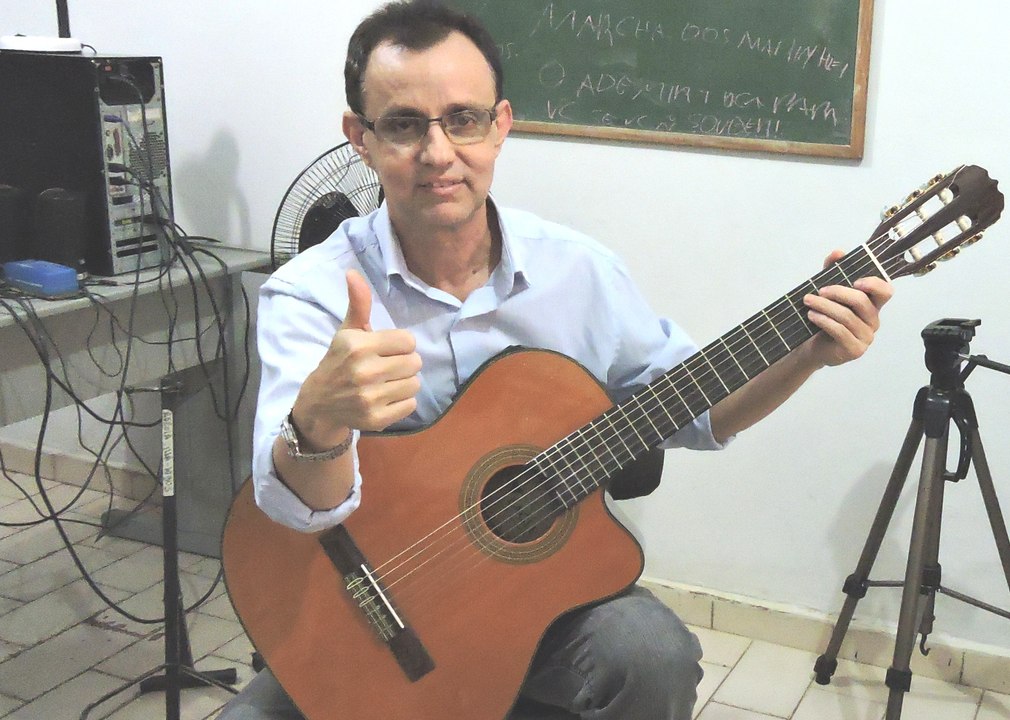 Aula na Pauta e no Violão com o professorademir