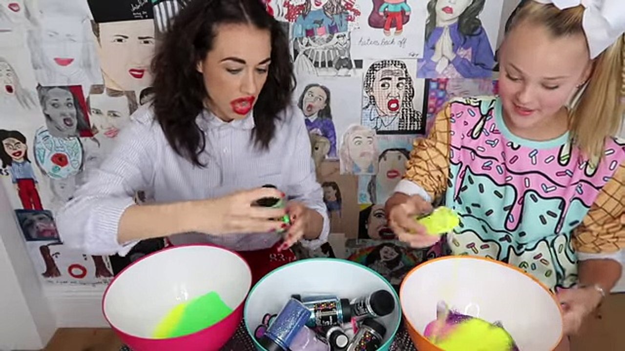 TEACHING MIRANDA HOW TO MAKE SLIME!