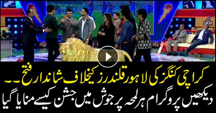 Har Lamha Purjosh team celebrates Karachi Kings' victory