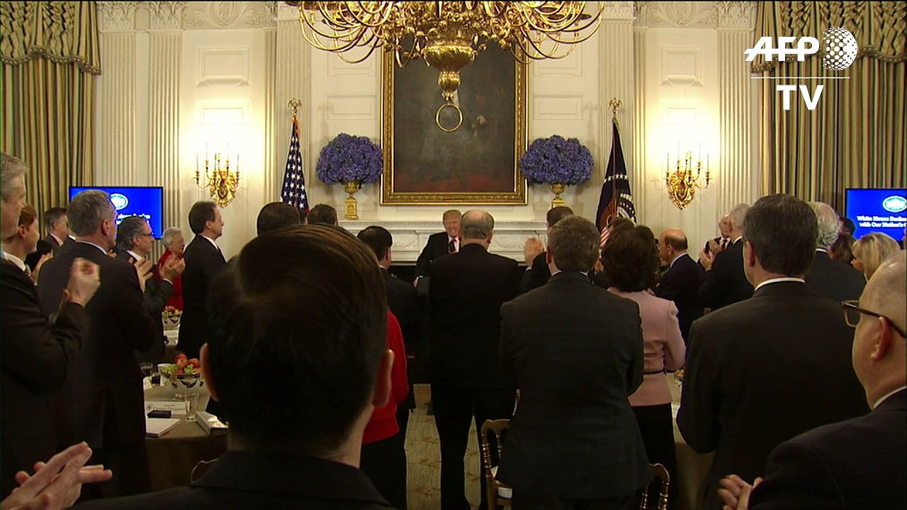 Trump dice que habría ingresado a escuela atacada, aún sin armas