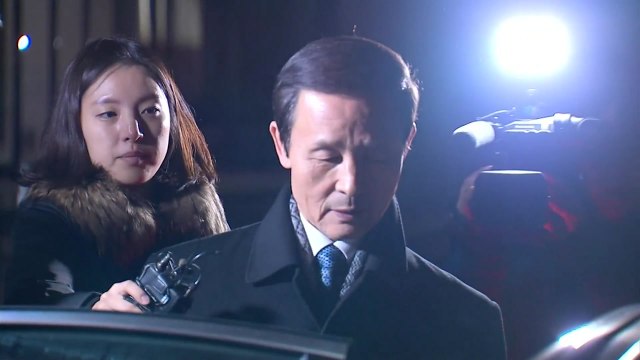 '세월호 보고 조작' 김장수 前 실장 밤샘 조사받고 귀가 / YTN