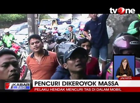 Spesialis Pencuri Barang di Mobil Dikeroyok Massa