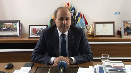 Dereye düşen köpeği kurtarmak için kıyafetleriyle suya giren kahraman işçiye para ödülü