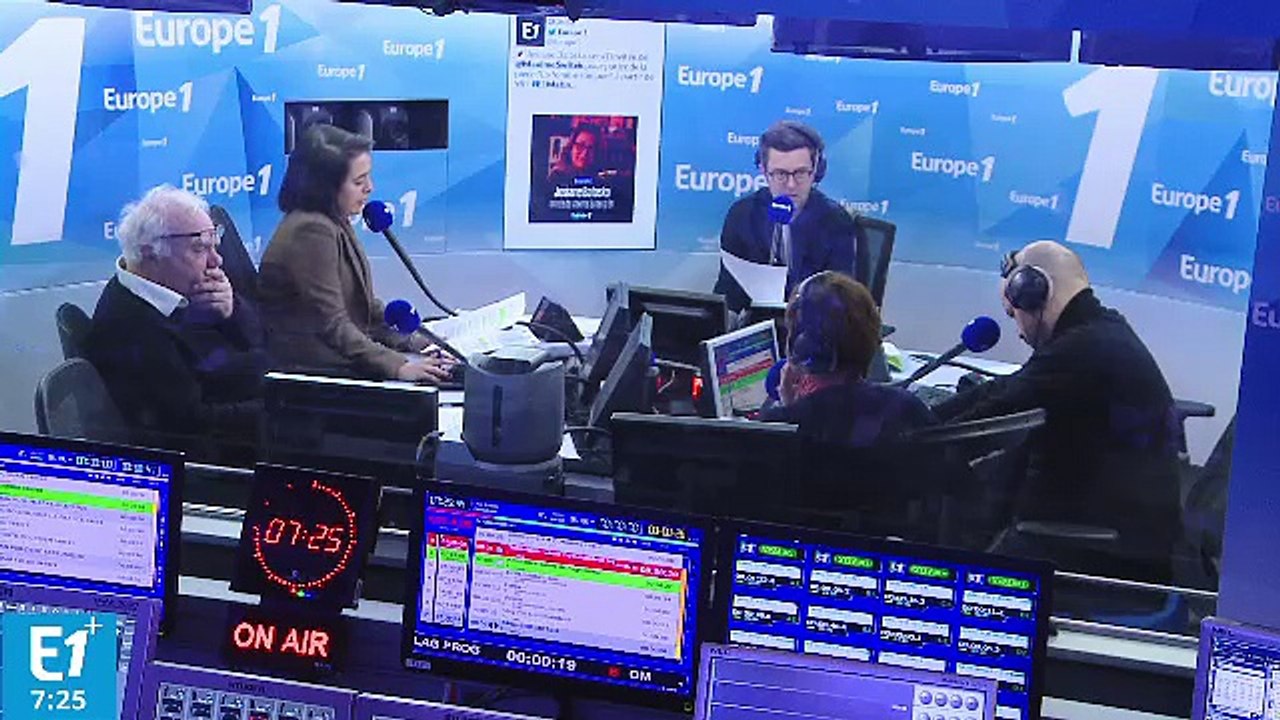 Amanda Lear au Salon de l'agriculture : "Je viens de me casser un talon, Hall B2. Tu prends la voiture de Macron, tu files chez Eram"