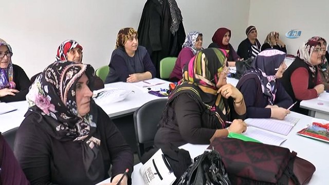 Çocukluğunda istemediği okumayı, 86 yaşında öğreniyor