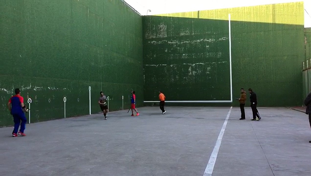 Frontenis 2ªB Paracuellos vs Rivas otro vídeo de la 2ª partida
