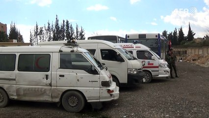 بعض السكان في الغوطة الشرقية ينتظرون إجلاءهم