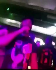 Le rappeur Kaaris reçois un coup sur la tête lors d'un showcase.