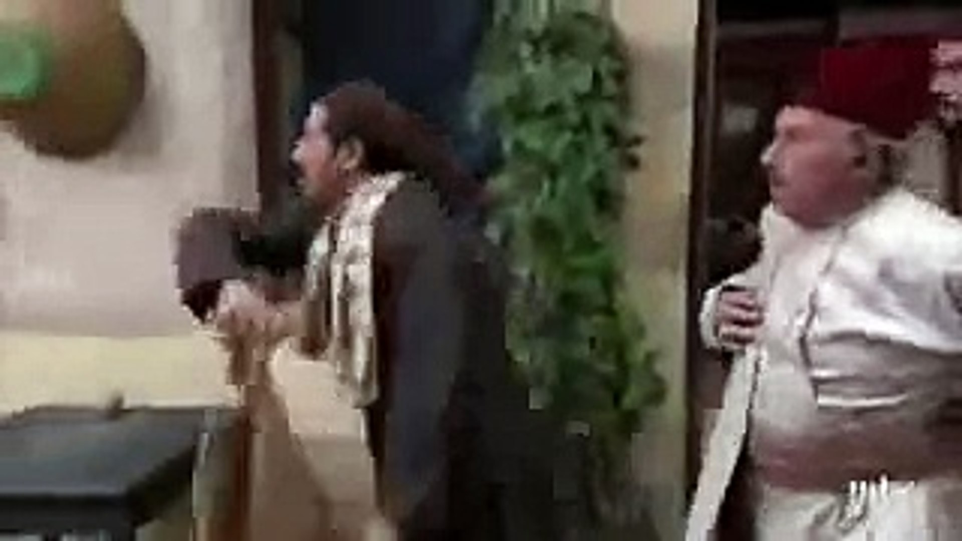مسلسل الزعيم] هجوم ابو دعاس على بايكة ابو الذهب - video Dailymotion