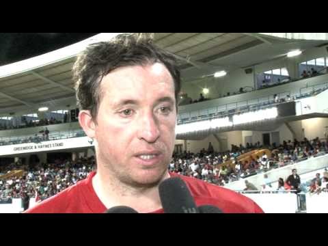 Robbie Fowler hopes Liverpool can keep Luis Suarez