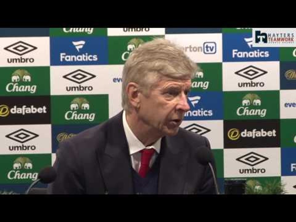 Referee's performance disappoints Wenger