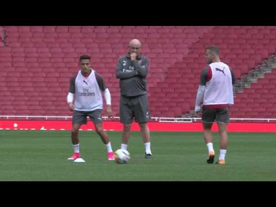 Sanchez kisses badge during Arsenal open training session