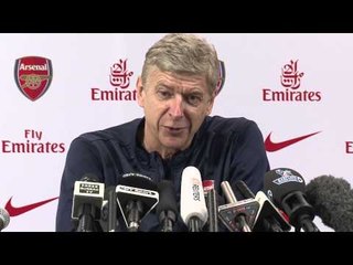 Wenger hits back at Fergie book