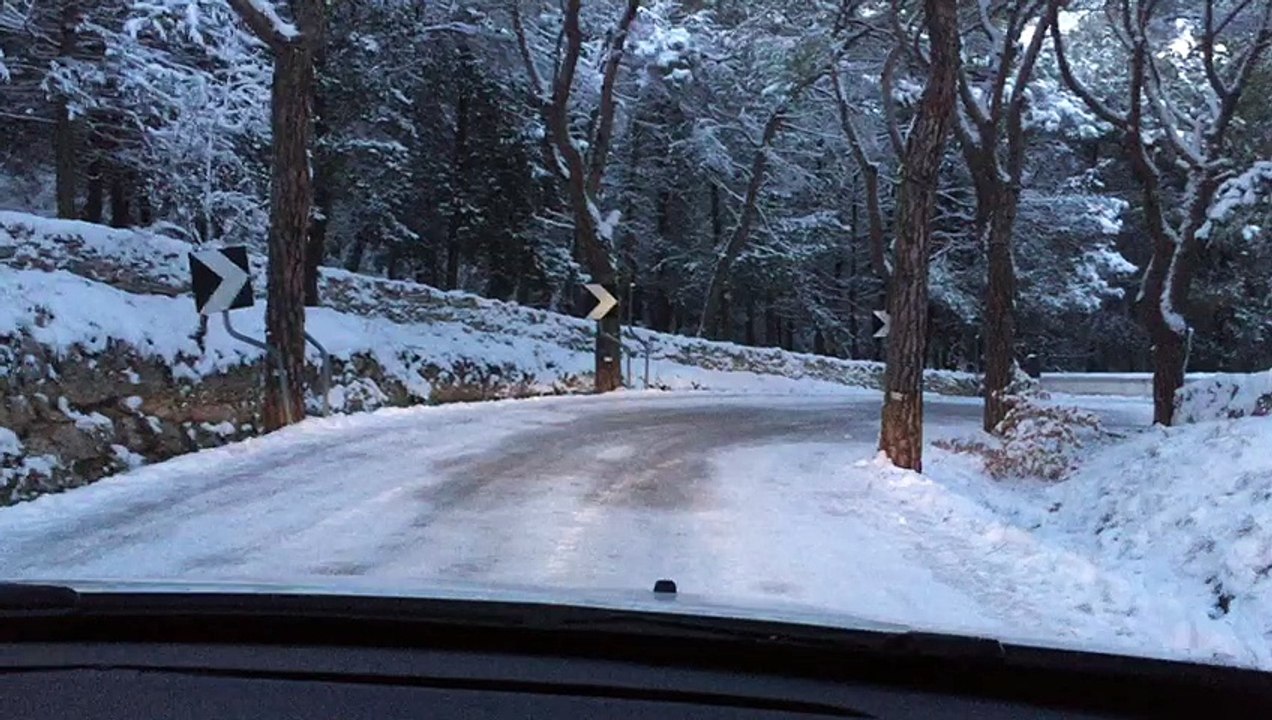 Andria: attenzione sulla salita per Castel del Monte, ghiaccio sulla strada!