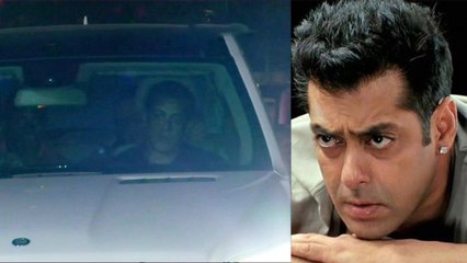 Sridevi: Salman Khan arrives at Sridevi's residence to pay tribute | Oneindia News