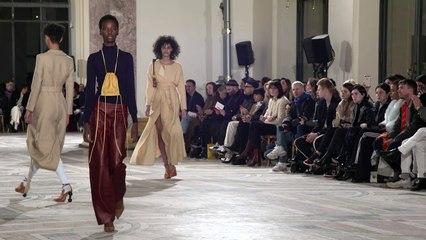 Fashion Week de Paris: défilé Jacquemus sur le thème du souk