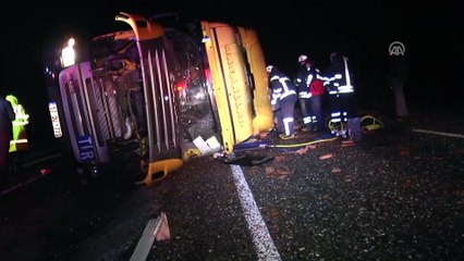 Kastamonu'da tuğla yüklü tır devrildi: 1 ölü