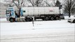 Camions sous la neige dans le quartier du Stade à Chalon-sur-Saône